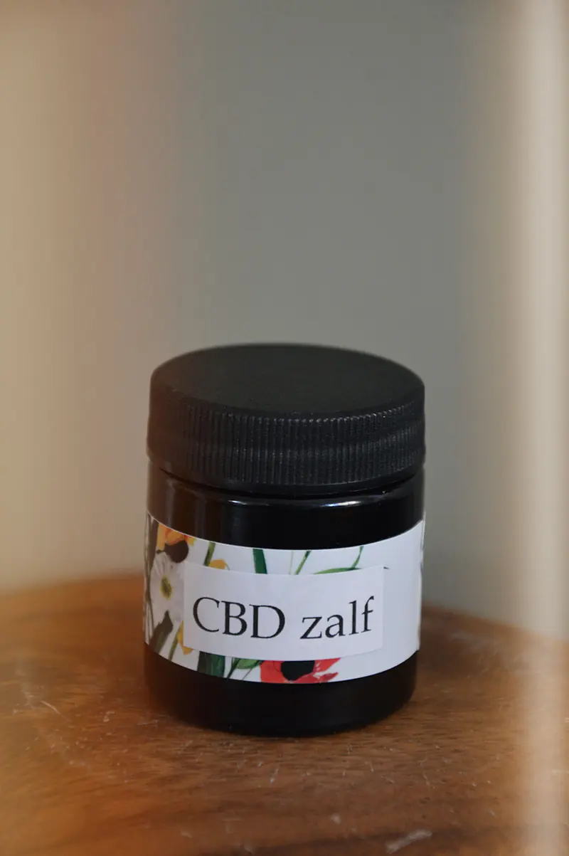 Potje handgemaakte CBD zalf