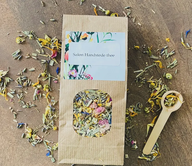 Losse kruiden en bloesems van de Salon Handstede thee